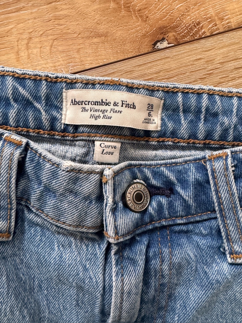 Abercrombie & Fitch Curve Love Vintage Flare Jeans - Light Blue Wash 28 long 6L